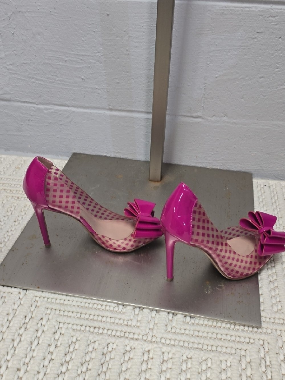 Betsey Johnson Pink Patent Bow Pointed-Toe Stiletto Pumps - Picture 5 of 12
